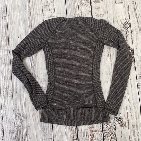 Lululemon Grey Long Sleeve Soft Knit Top - Size 2 - Picture 3 of 5